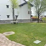Un Encanto De Duplex Apartment